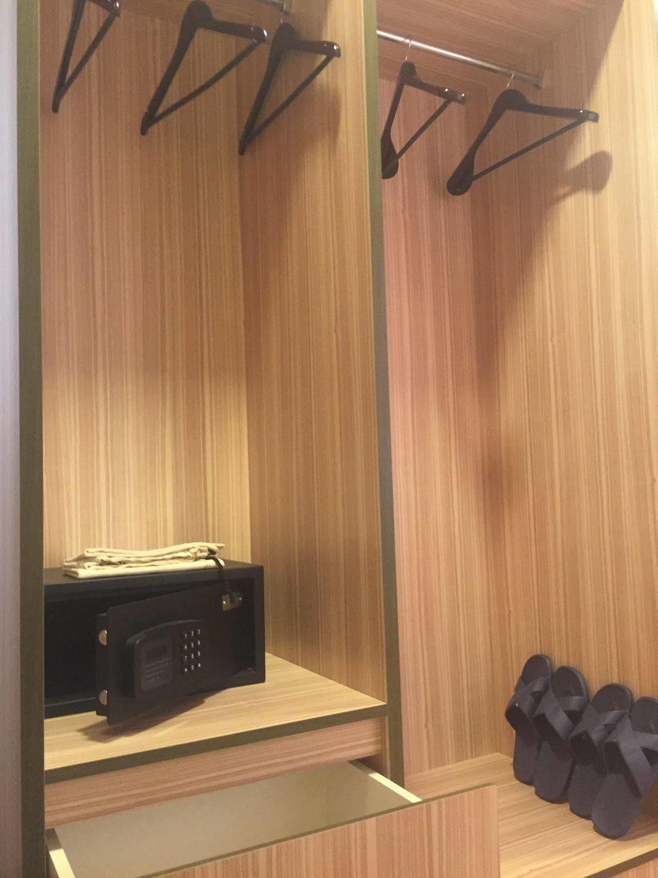 Uptown Hotel Янгон Екстер'єр фото