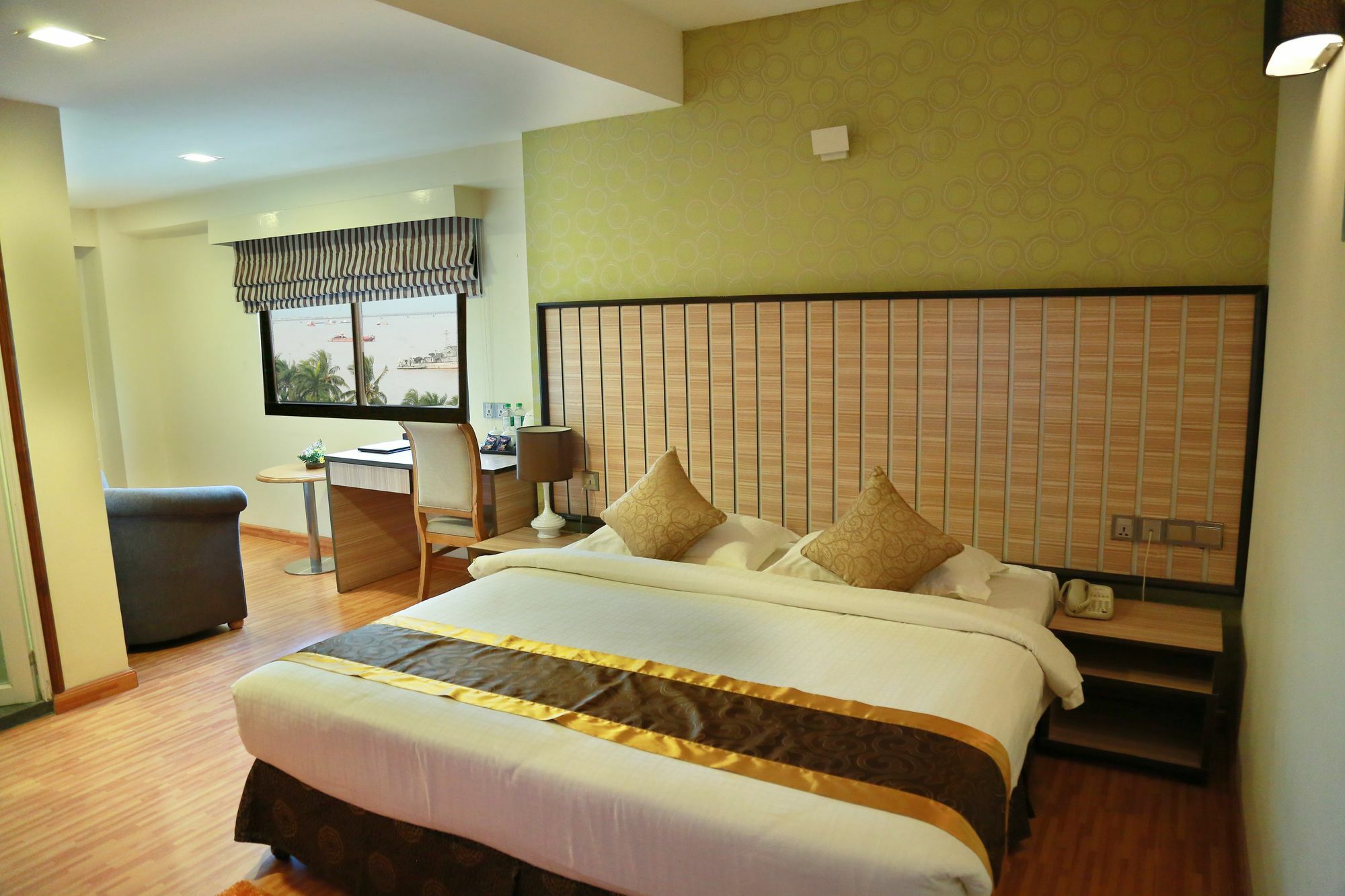 Uptown Hotel Янгон Екстер'єр фото
