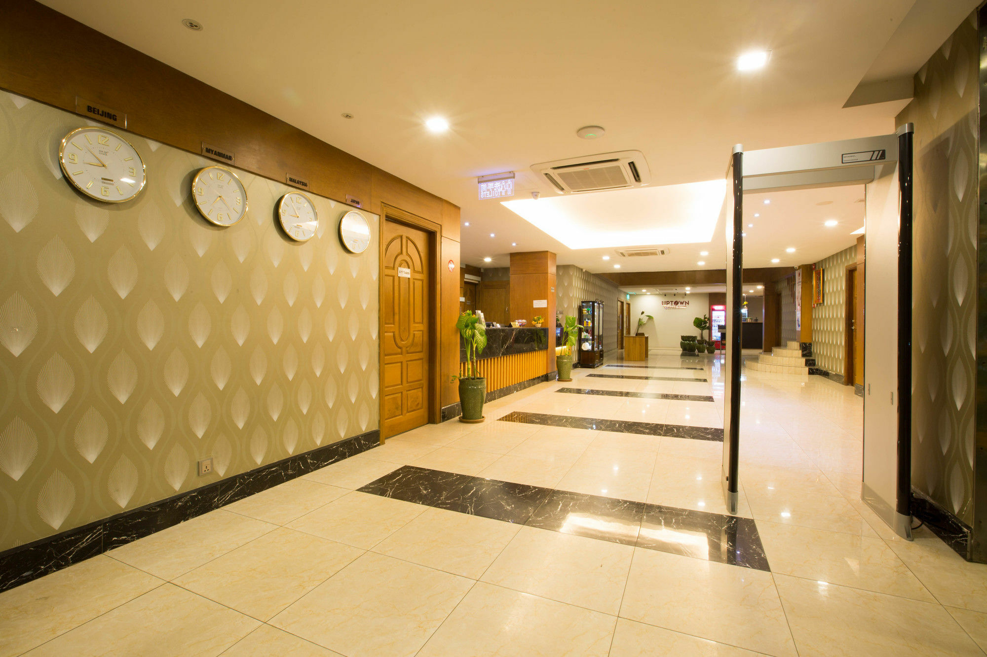 Uptown Hotel Янгон Екстер'єр фото
