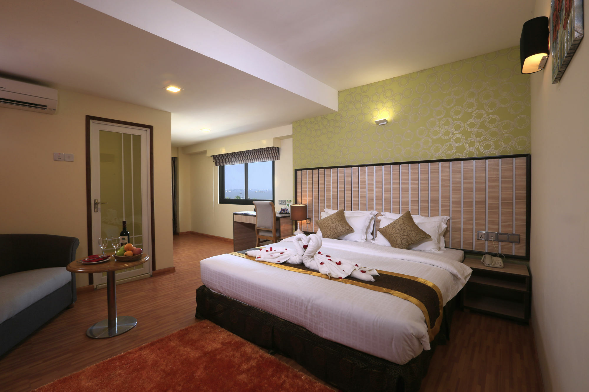 Uptown Hotel Янгон Екстер'єр фото