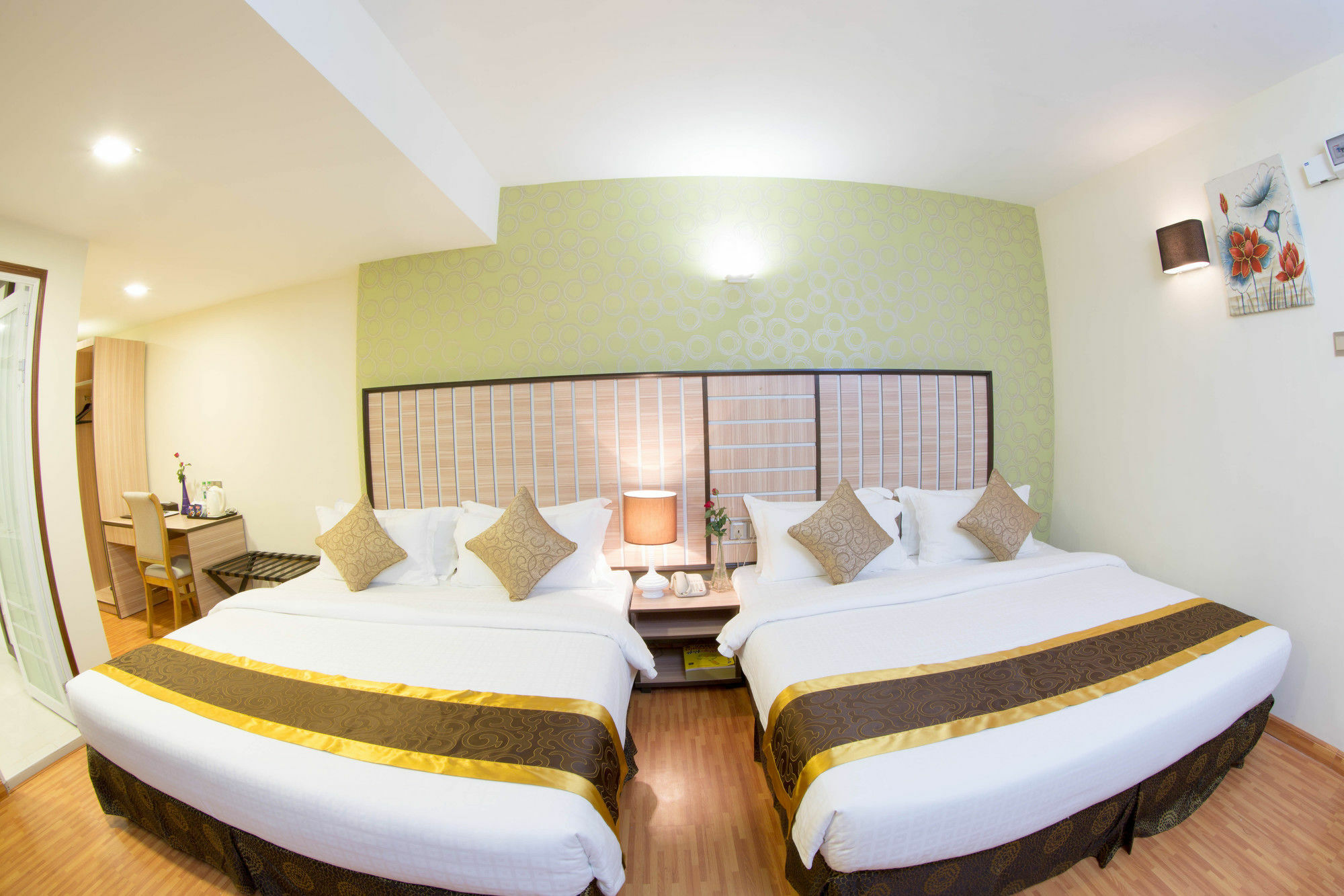 Uptown Hotel Янгон Екстер'єр фото