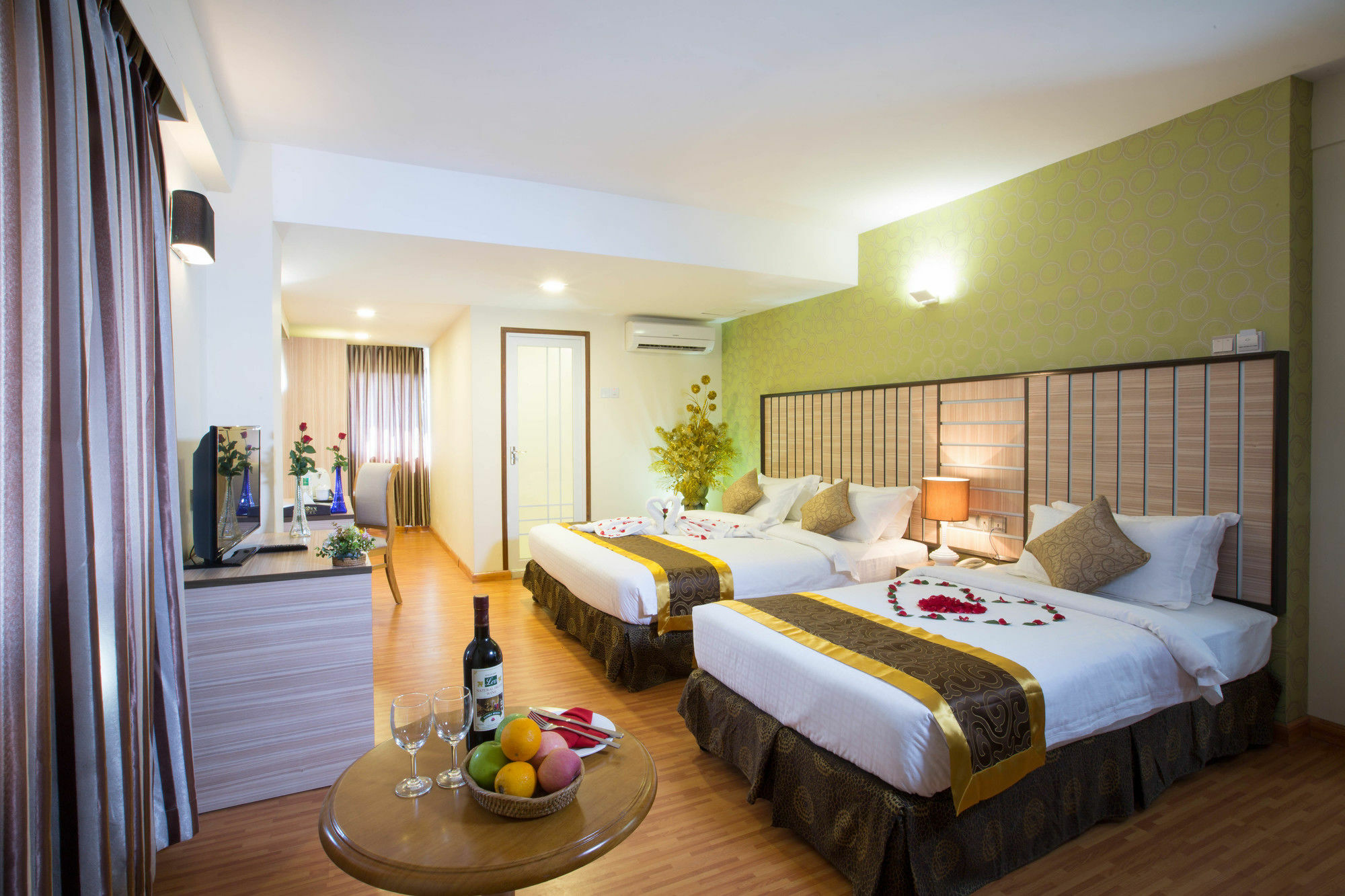 Uptown Hotel Янгон Екстер'єр фото