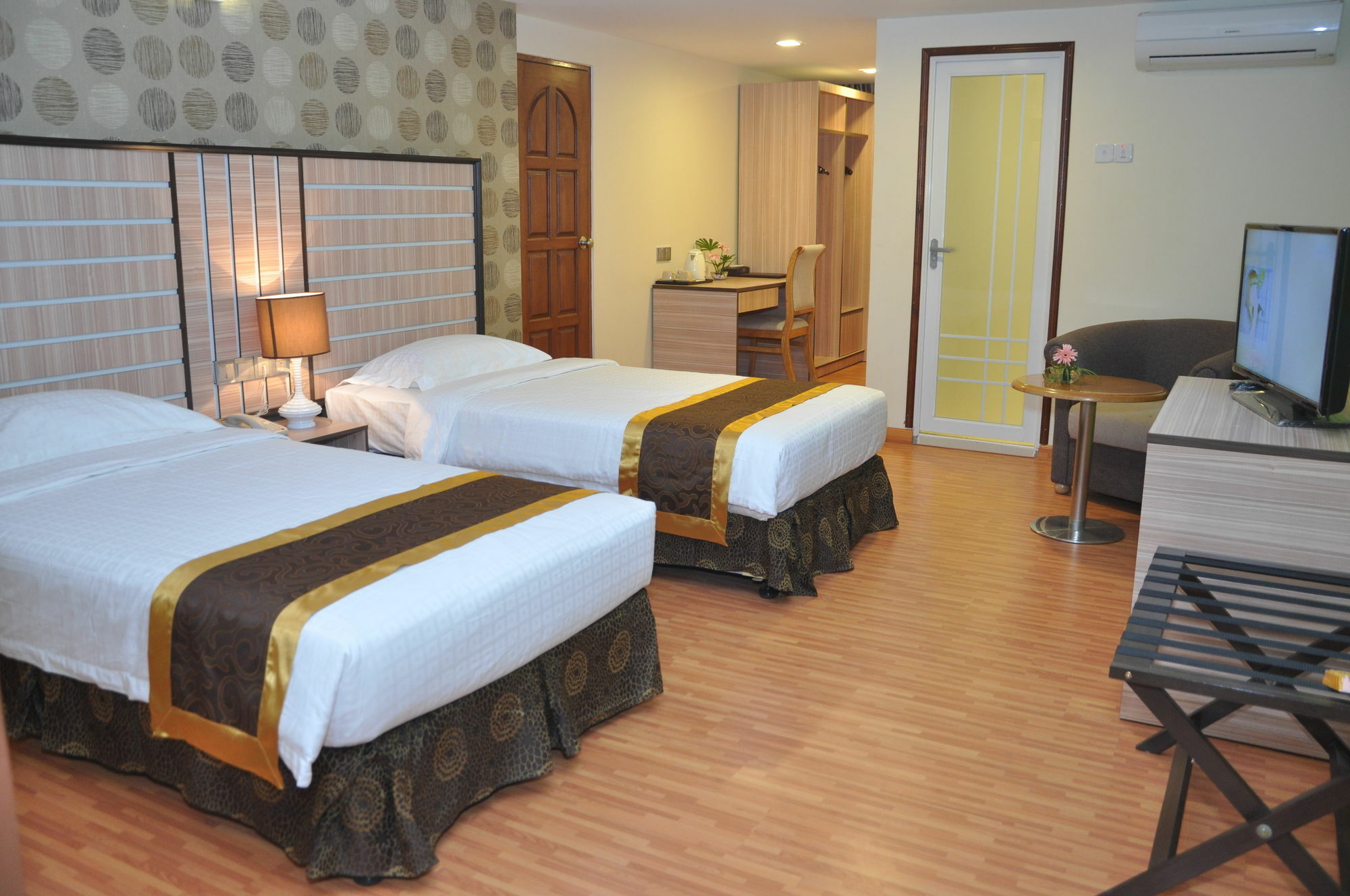 Uptown Hotel Янгон Екстер'єр фото