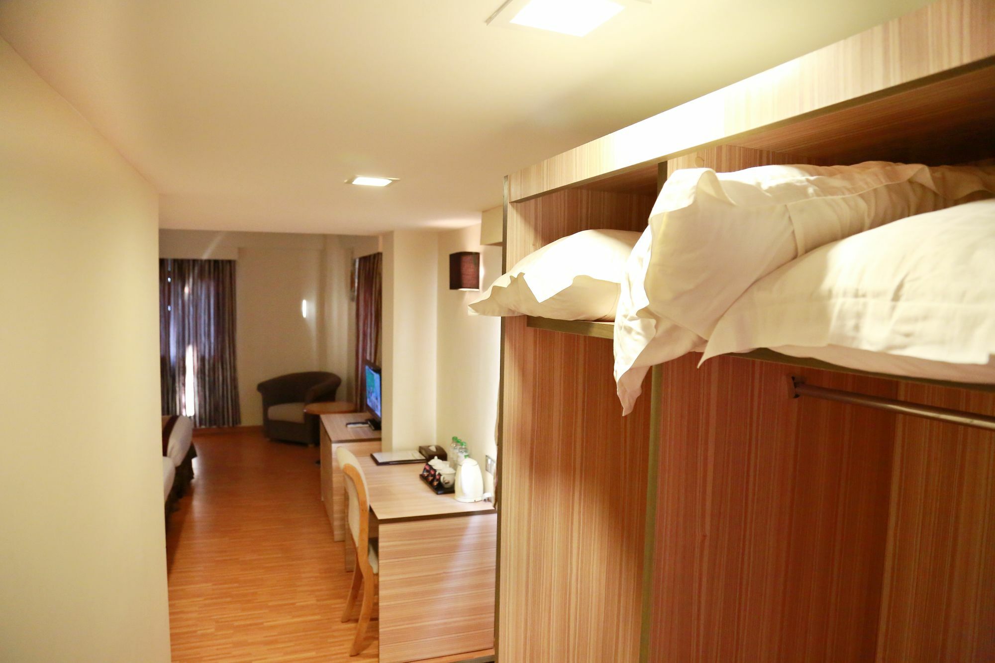Uptown Hotel Янгон Екстер'єр фото