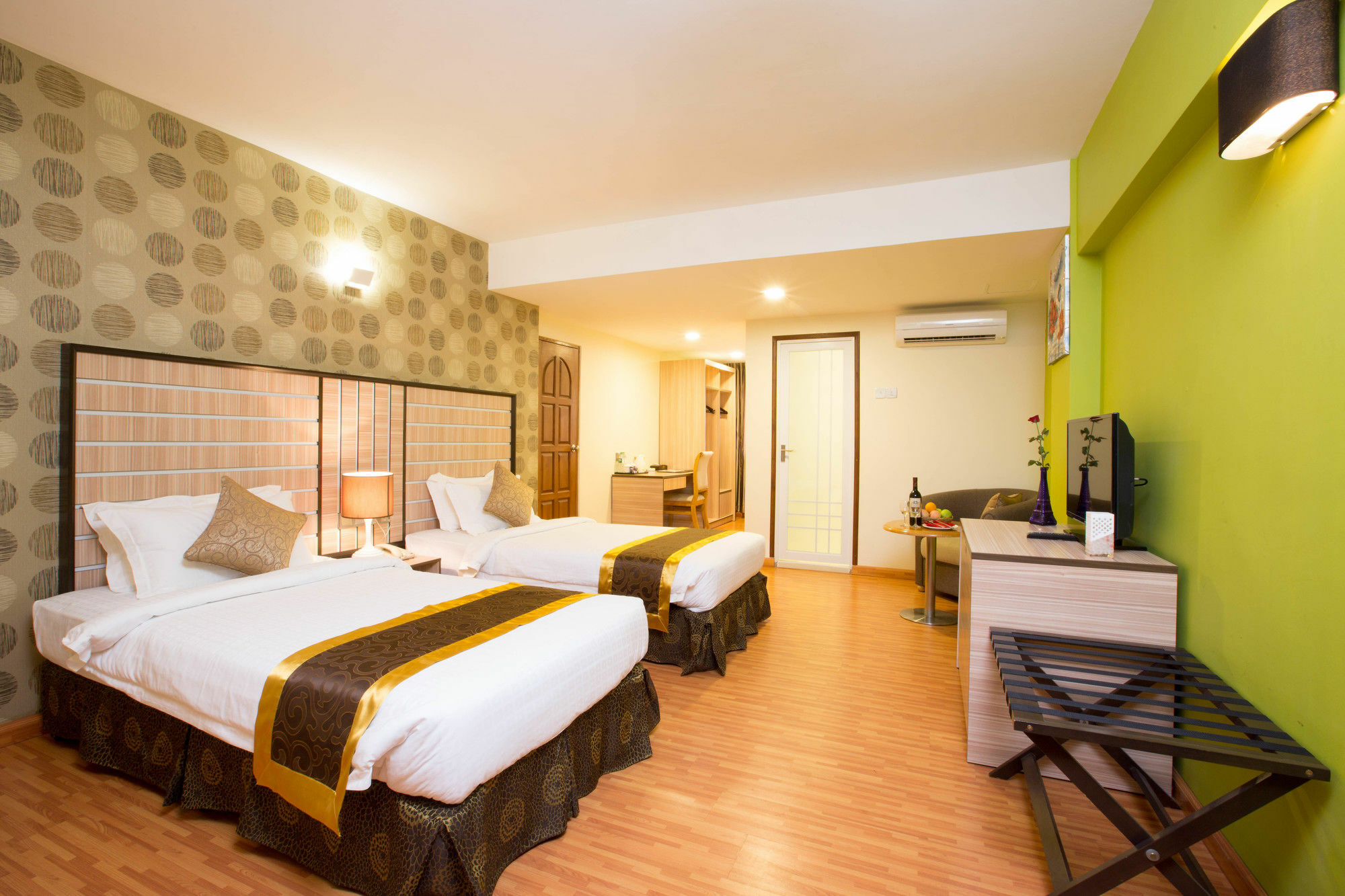 Uptown Hotel Янгон Екстер'єр фото