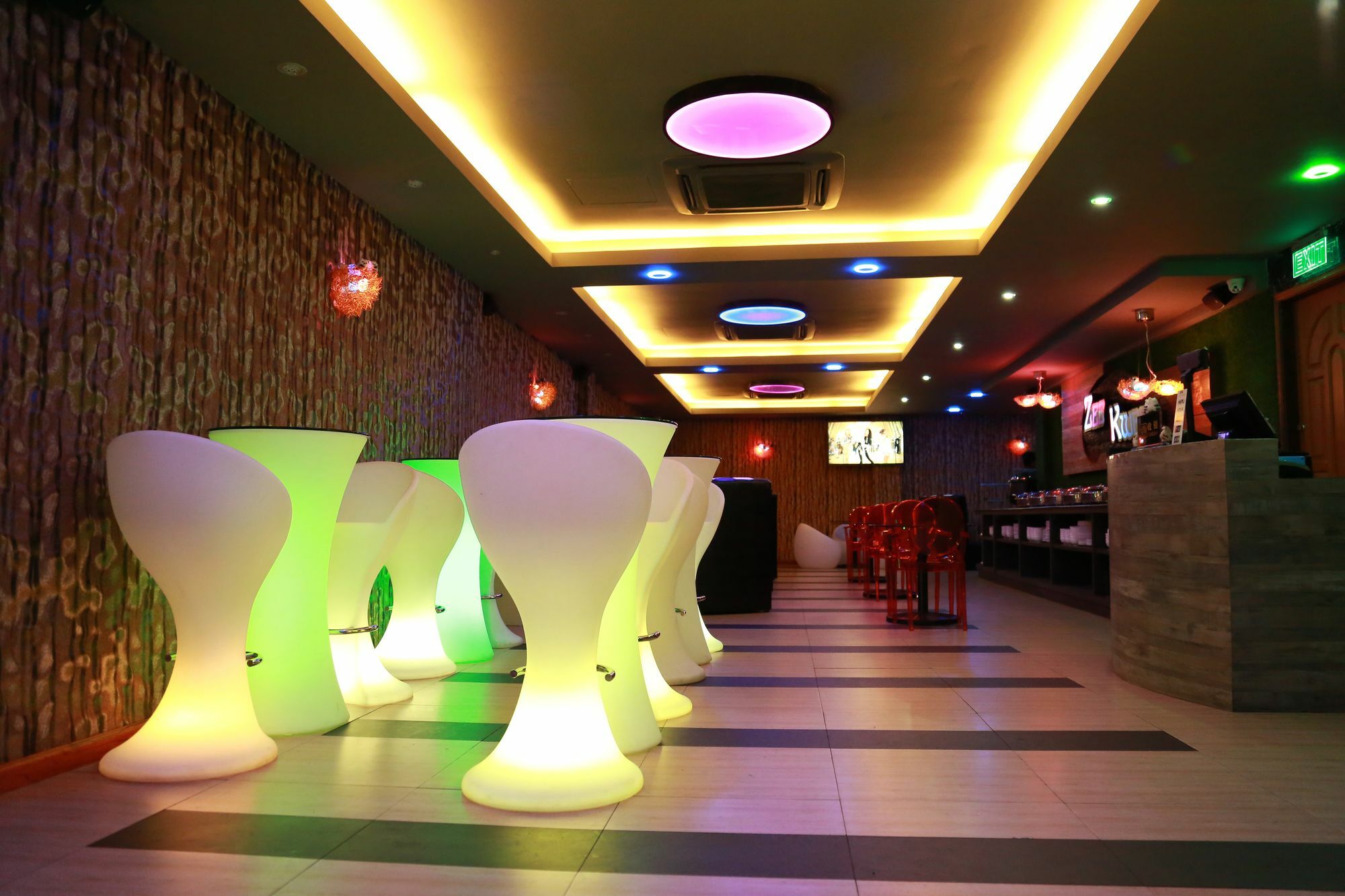 Uptown Hotel Янгон Екстер'єр фото