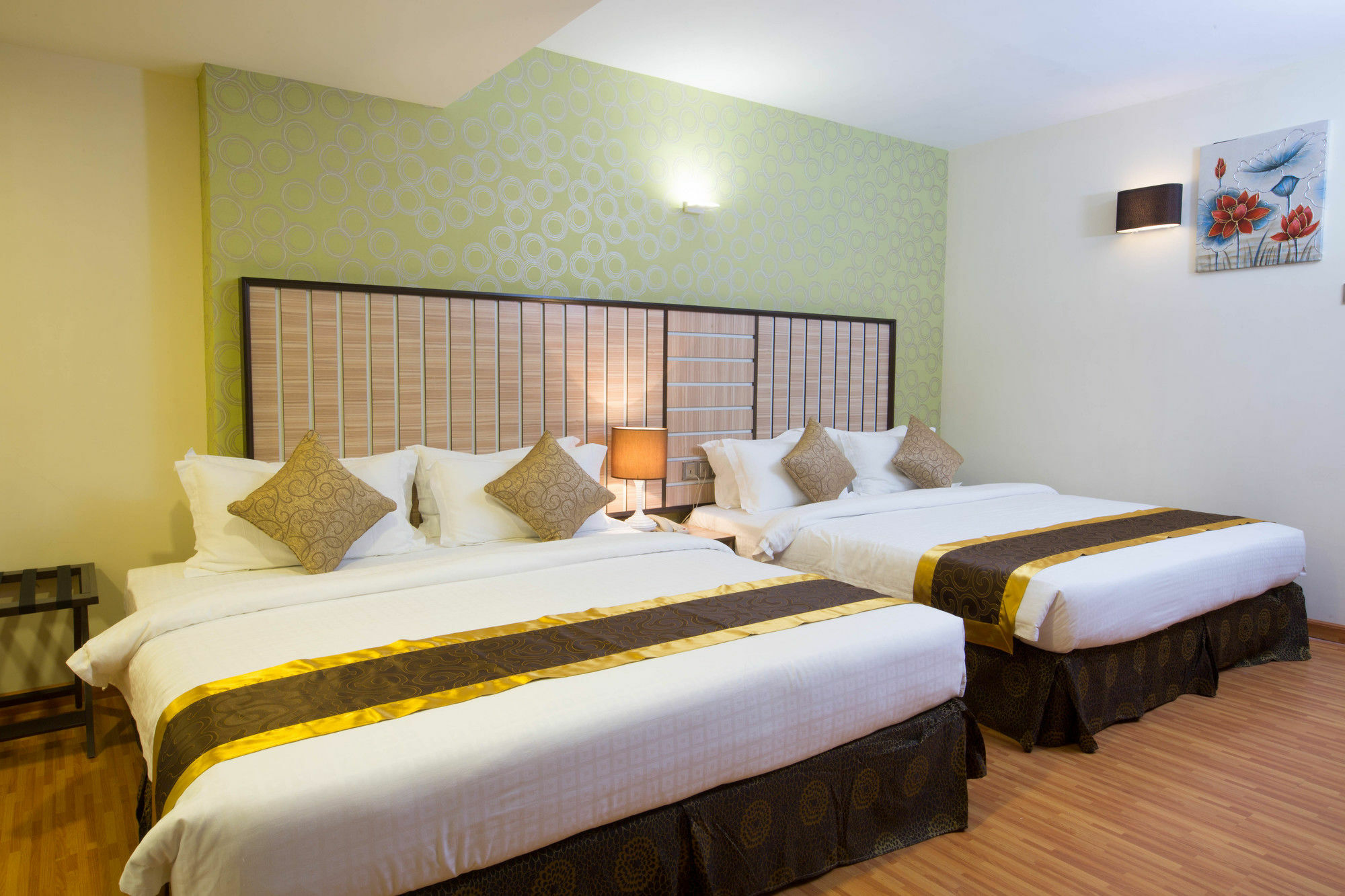 Uptown Hotel Янгон Екстер'єр фото