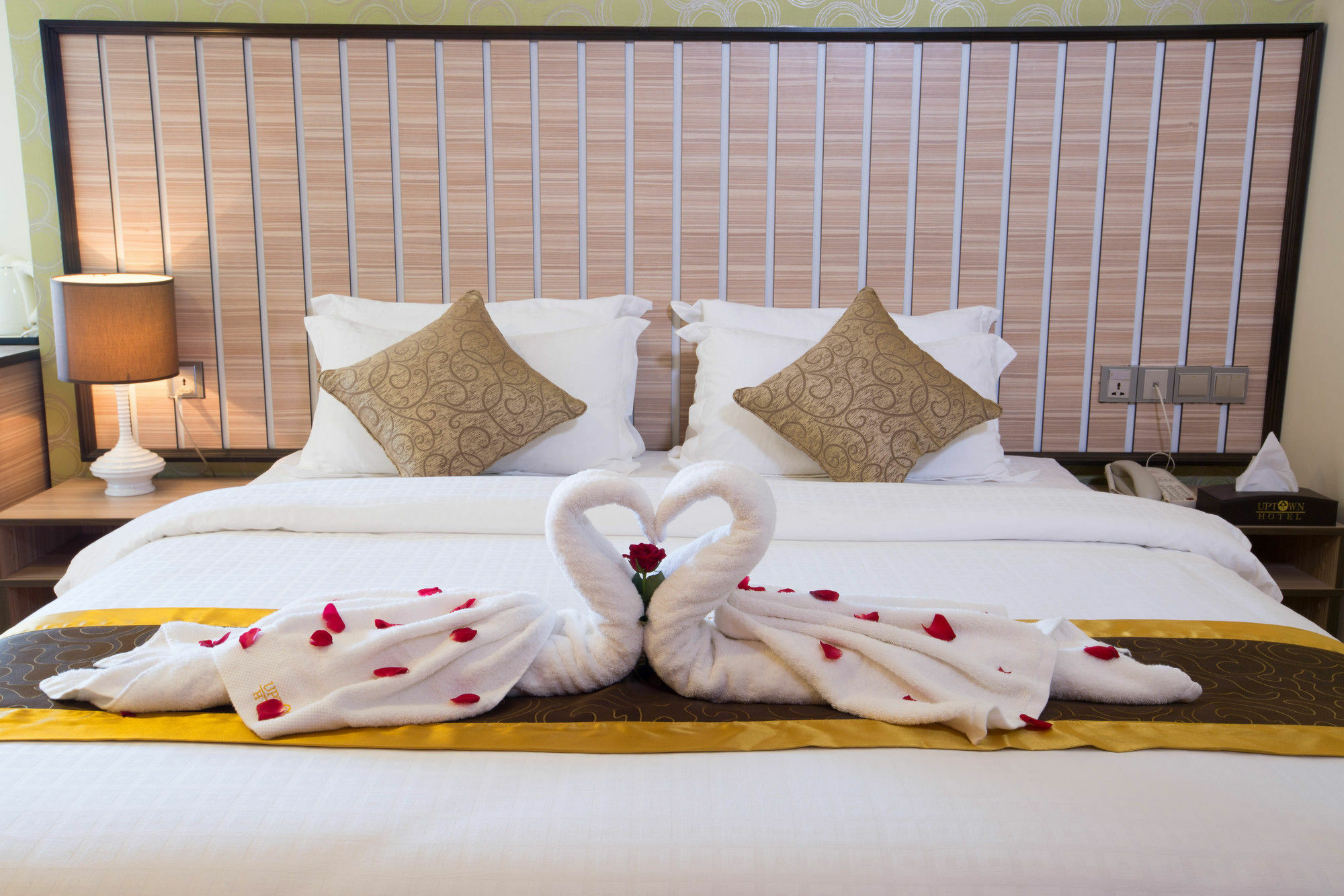 Uptown Hotel Янгон Екстер'єр фото
